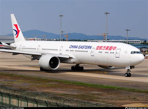 China Eastern Airlines Boeing B777.